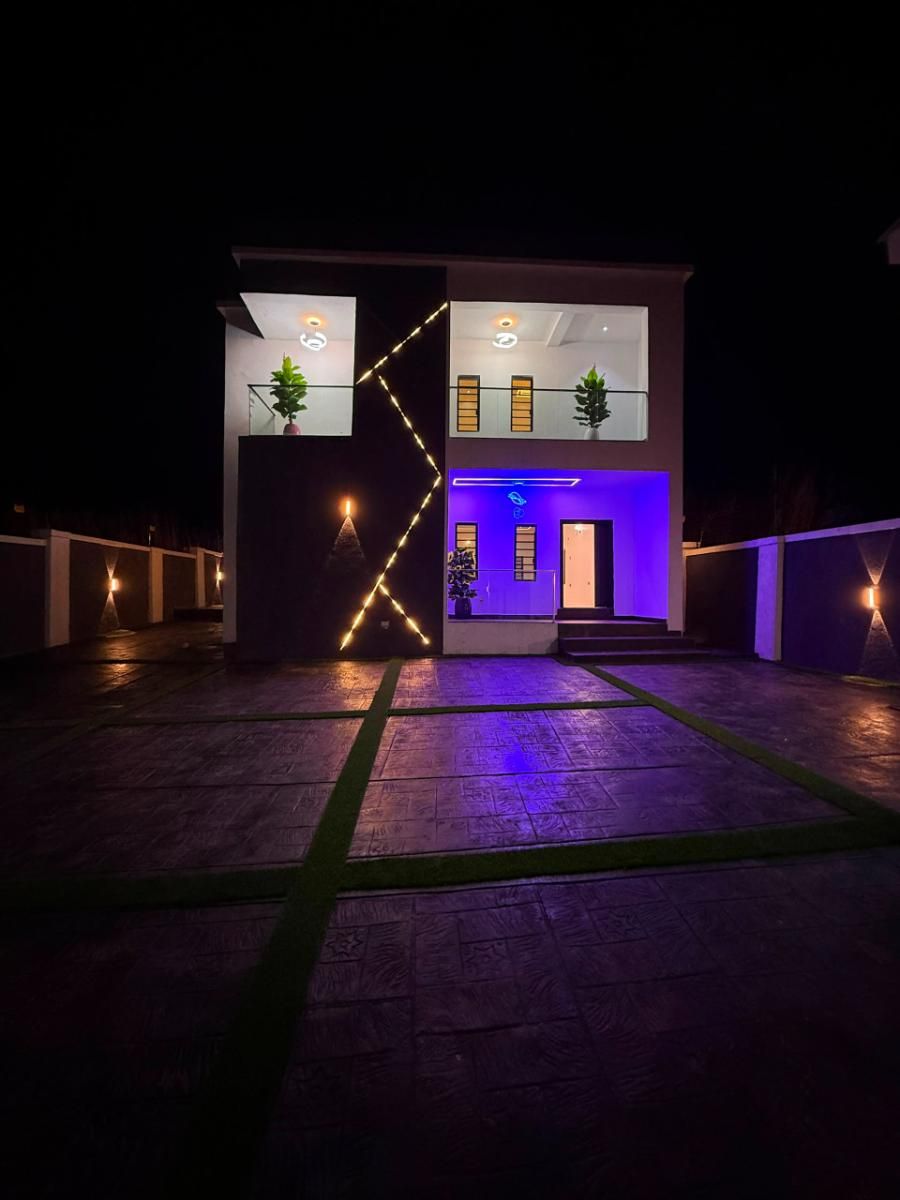 Exclusive 4-Bedroom Duplex with a Gateman House photo 2