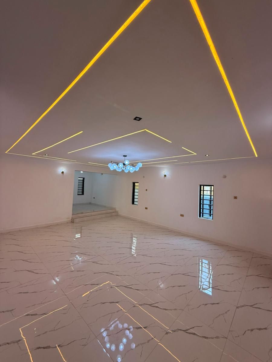 Exclusive 4-Bedroom Duplex with a Gateman House photo 4