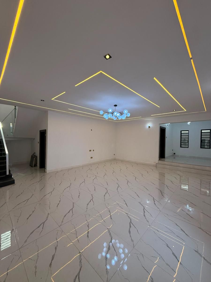 Exclusive 4-Bedroom Duplex with a Gateman House photo 5