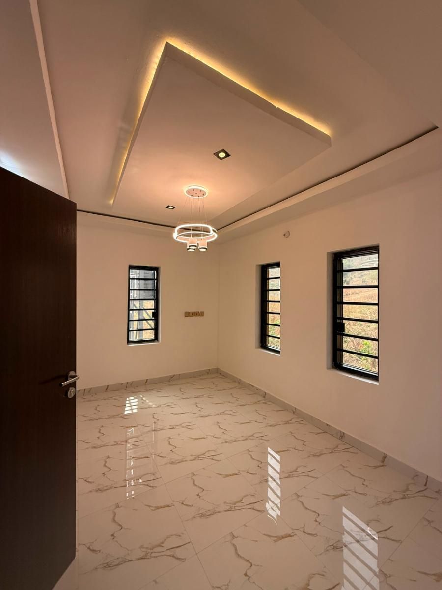 Exclusive 4-Bedroom Duplex with a Gateman House photo 7