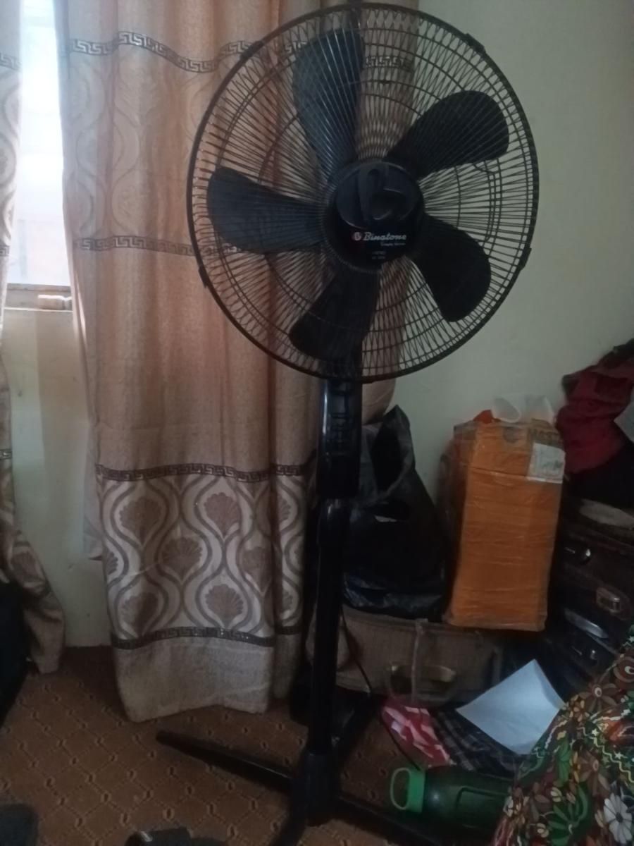 Binatone standing fan. VS-1656