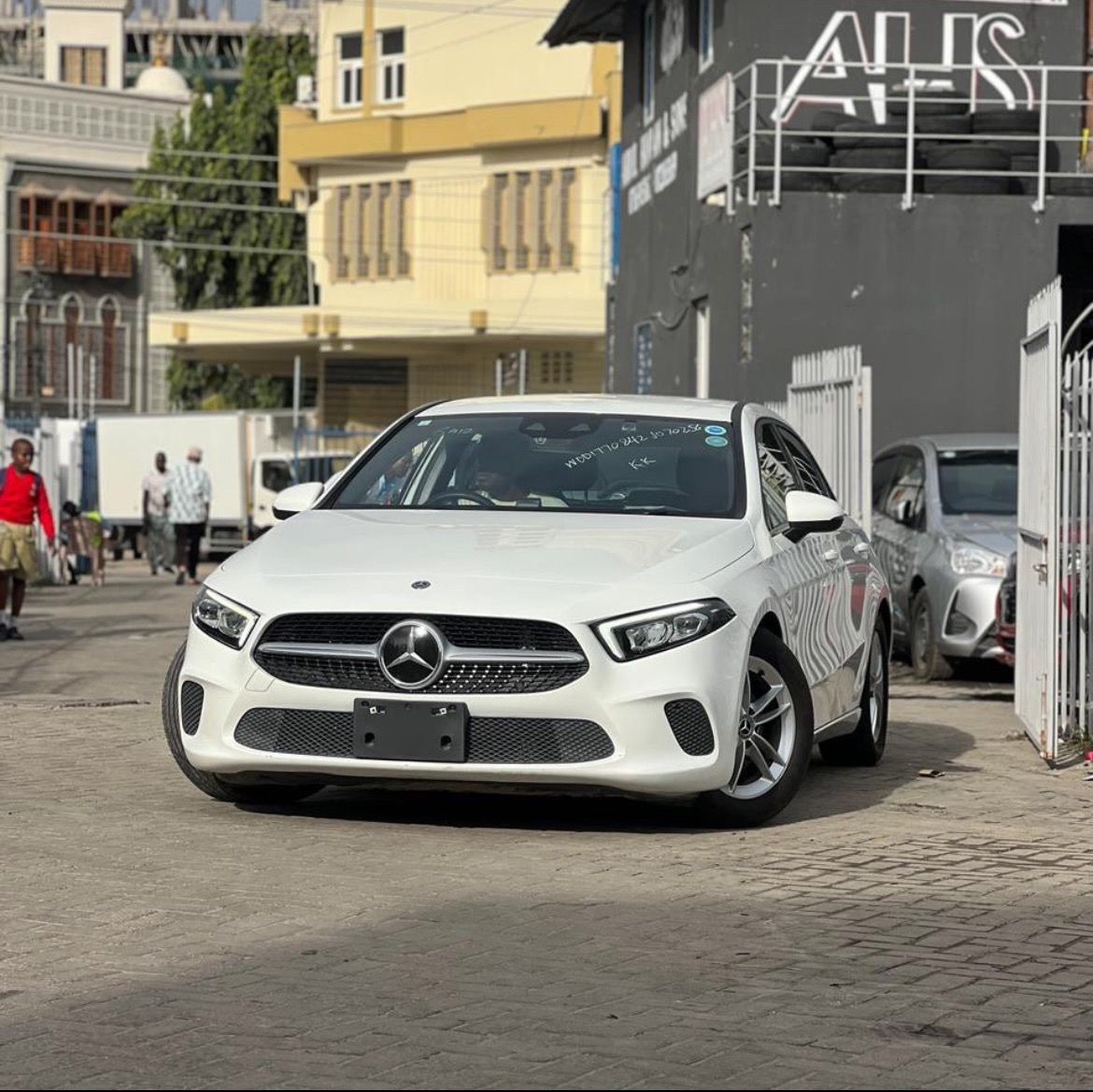 Mercedes Benz available YOM 2019 photo 2